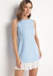 Jasnoniebieska Elegancka Sukienka Taliowana Florzedi. Niebieskie sukienki damskie Born2be, na co dzień, m, bez wzorów, eleganckie, bez kołnierzyka, bez ramiączek, mini, proste. Za 79.99 zł.