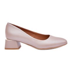 Lewski Shoes Skórzane Czółenka Lewski 3118 Ciemnobeżowe beżowy. Brązowe czółenka damskie bez wzorów, ze skóry, eleganckie, bez obcasa, na obcasie, bez zapięcia. Za 410.13 zł.
