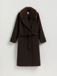 Płaszcz z dodatkiem wełny - ciemnobrązowy. Brązowe płaszcze damskie Reserved, l, bez wzorów, z tkaniny, bez kołnierzyka, bez kaptura. Za 459.99 zł.