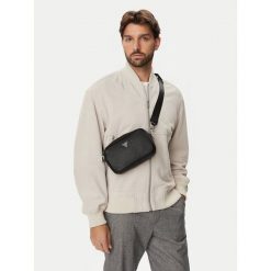 Saszetka Guess. Czarne saszetki i nerki męskie Guess, małe. Za 291.99 zł.