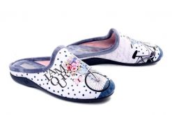Sanital Flex Z27667X azafata, klapki damskie. Klapki damskie Sanital-Flex, bez wzorów, bez obcasa, bez zapięcia. Za 129.90 zł.