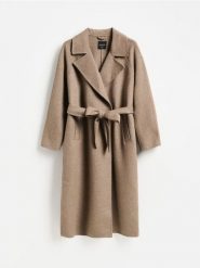 Długi płaszcz z wełną - brązowy. Brązowe płaszcze damskie Reserved, l, bez wzorów, z tkaniny, bez kołnierzyka, bez kaptura. Za 399.99 zł.