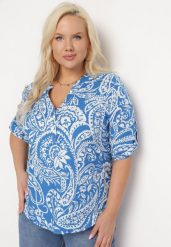 Niebiesko-Biała Wiskozowa Bluzka o Luźnym Kroju z Guzikami w Print Paisley Zirlana. Niebieskie bluzki damskie Born2be, l, bez wzorów, z wiskozy, bez kołnierzyka, bez ramiączek. Za 59.99 zł.