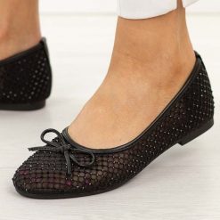 Czarne baleriny damskie Vinceza 62270. Czarne balerinki damskie VINCEZA, na lato, bez wzorów, eleganckie, z okrągłym noskiem, bez obcasa, na płaskiej podeszwie, bez zapięcia. Za 149.00 zł.