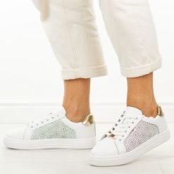 Białe skórzane półbuty damskie Filippo Dp7592/26. Białe półbuty damskie Filippo, na jesień, w ażurowe wzory, z jeansu, eleganckie, z okrągłym noskiem, bez obcasa, na koturnie, bez zapięcia. Za 219.00 zł.