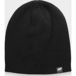 Czapka męska CAM061 - głęboka czerń. Czapki męskie 4F, na zimę, bez wzorów. W wyprzedaży za 29.99 zł.