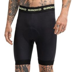 Męskie bokserki rowerowe MTB z wkładką Kolarstwo Siroko MTB MoveFit Black. Czarne spodnie sportowe męskie SIROKO, m, bez wzorów, z tkaniny, rowerowe. Za 190.00 zł.
