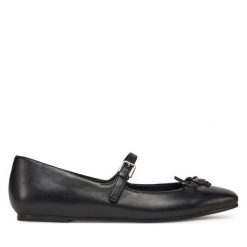 Baleriny Guess. Czarne balerinki damskie Guess, z aplikacjami, bez obcasa, bez zapięcia. Za 649.99 zł.