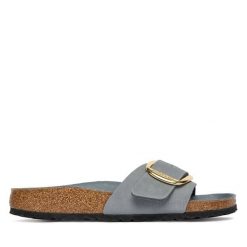 Klapki Birkenstock. Szare klapki damskie Birkenstock, bez wzorów, bez obcasa, bez zapięcia. Za 549.99 zł.