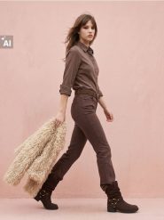 Jeansy flare comfort z rozcięciem na nogawce - brązowy. Brązowe jeansy damskie Sinsay, bez wzorów, z jeansu. Za 69.99 zł.