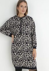 Czarno-Biała Sukienka Sweterkowa z Kapturem w Cętki Hinu. Czarne sukienki damskie Born2be, na co dzień, m, bez wzorów, eleganckie, bez kołnierzyka, bez ramiączek, midi, dopasowane. Za 169.99 zł.
