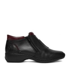 Botki Rieker. Czarne botki damskie Rieker, bez wzorów, bez obcasa, na płaskiej podeszwie, bez zapięcia. Za 349.99 zł.