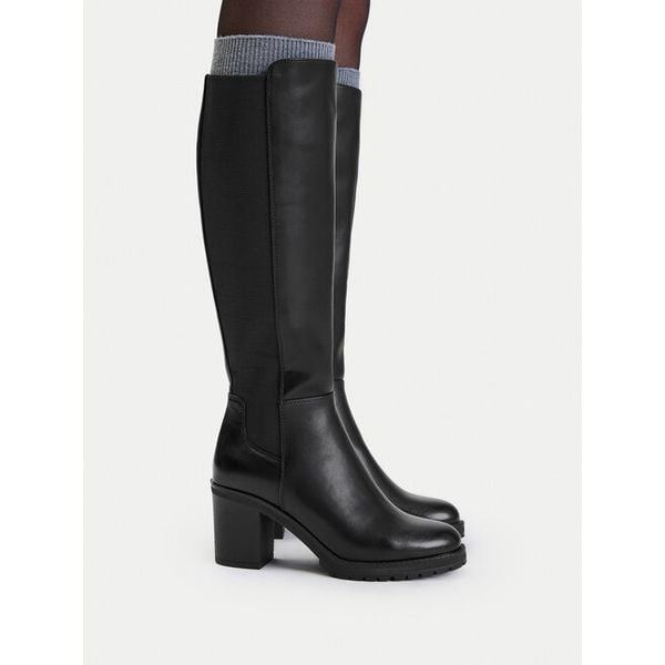Kozaki JENNY. Czarne kozaki damskie Jenny, bez wzorów, bez obcasa, na słupku, bez zapięcia. Za 229.99 zł.