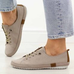 Beżowe skórzane półbuty damskie T.Sokolski 2948. Brązowe półbuty damskie Sokolski, na jesień, bez wzorów, z jeansu, casualowe, z okrągłym noskiem, bez obcasa, na płaskiej podeszwie, bez zapięcia. Za 299.00 zł.