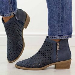 Niebieskie botki damskie na obcasie M.Daszyński 2353-17. Żółte botki damskie M.Daszyński, na jesień, w ażurowe wzory, z jeansu, eleganckie, bez obcasa, na obcasie, bez zapięcia. Za 199.00 zł.