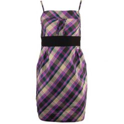 Sukienka damska Nell Ellen fioletowa. Fioletowe sukienki damskie ENELL, na co dzień, xs, bez wzorów, eleganckie, bez kołnierzyka, bez ramiączek, sportowe. Za 121.99 zł.