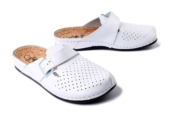 BEFADO DR ORTO 179D 010 biały, klapki profilaktyczne damskie. Białe klapki damskie Befado Dr Orto, bez wzorów, bez obcasa, na płaskiej podeszwie, bez zapięcia. Za 114.90 zł.