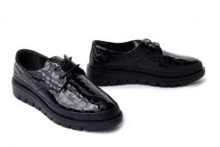 MANITU 850136-01 schwarz, półbuty damskie. Czarne półbuty damskie Manitu, bez wzorów, ze skóry, bez obcasa, bez zapięcia. Za 394.90 zł.