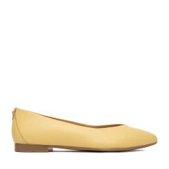 Baleriny Lasocki. Żółte balerinki damskie Lasocki, bez wzorów, bez obcasa, bez zapięcia. Za 149.99 zł.