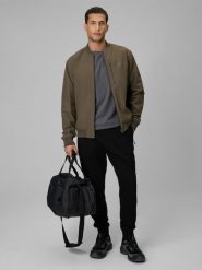 4F Spodnie dresowe joggery męskie - czarne M. Czarne spodnie materiałowe męskie 4F, bez wzorów, z dresówki. Za 149.99 zł.