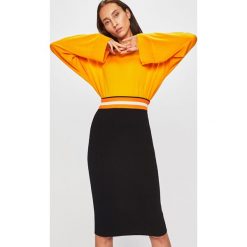 Calvin Klein - Spódnica. Czarne spódnice damskie Calvin Klein, l, bez wzorów, z dzianiny, z podwyższonym stanem, midi, ołówkowe. W wyprzedaży za 329.90 zł.