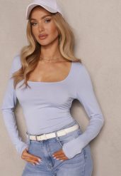 Niebieska Bluzka Longsleeve z Dekoltem w Kwadrat i Ozdobnymi Marszczeniami Meldexia. Niebieskie bluzki damskie Renee, l, bez wzorów, eleganckie, bez kołnierzyka, bez ramiączek. Za 74.99 zł.