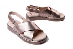 CAPRICE 9-28208-44 341 taupe metallic, sandały damskie. Żółte sandały damskie Caprice, bez wzorów, bez obcasa, bez zapięcia. Za 319.90 zł.