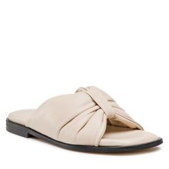 Klapki Badura. Brązowe klapki damskie Badura, bez wzorów, bez obcasa, bez zapięcia. Za 299.99 zł.