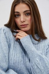 Sweter z bufiastymi rękawami. Swetry nierozpinane damskie MOODO, s, bez wzorów, z poliesteru, bez kołnierzyka, bez ramiączek. W wyprzedaży za 44.99 zł.