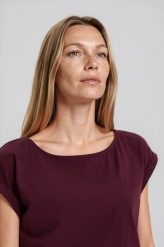 Gładki t-shirt burgundowy. Czerwone t-shirty damskie MOODO, l, bez wzorów, z bawełny, bez kołnierzyka, bez ramiączek. Za 39.99 zł.