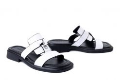 BOCCATO 149.3868 77 T SYH biały, klapki damskie. Białe klapki damskie Boccato, na lato, bez wzorów, ze skóry, bez obcasa, na obcasie, bez zapięcia. Za 242.17 zł.