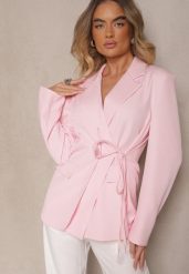 Różowa Marynarka Ozdobiona Wiązaniem z Boku Lunorisa. Czerwone marynarki i żakiety damskie Renee, bez wzorów, eleganckie, bez kołnierzyka, bez ramiączek. Za 119.99 zł.