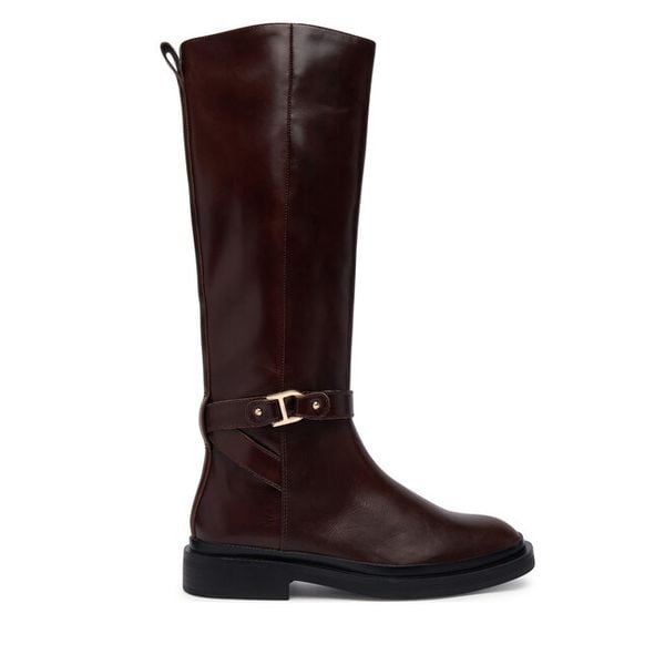 Kozaki Clarks. Brązowe kozaki damskie Clarks, bez wzorów, bez obcasa, na płaskiej podeszwie, bez zapięcia. Za 779.99 zł.