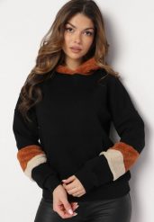 Czarna Bluza z Kapturem i Futrzanymi Wstawkami Pyroxis. Czarne bluzy damskie Born2be, bez wzorów, z futra, casualowe, bez ramiączek, z kapturem. Za 89.99 zł.
