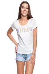 MUSTANG T SHIRT DAMSKI Alexia C Print 1009641 2064. Białe t-shirty damskie Mustang, s, bez wzorów, bez kołnierzyka, bez ramiączek. W wyprzedaży za 39.99 zł.