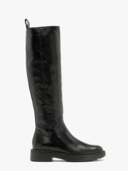 Czarne kozaki z wąską cholewką. Czarne kozaki damskie Ryłko, bez wzorów, ze skóry, z okrągłym noskiem, bez obcasa, na obcasie, bez zapięcia. W wyprzedaży za 269.99 zł.