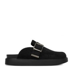 Klapki Guess Jeans. Czarne klapki damskie Guess Jeans, z aplikacjami, z jeansu, bez obcasa, bez zapięcia. Za 279.99 zł.