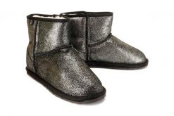 EMU AUSTRALIA T12358 WALLABY MINI METALLIC TEENS black, botki damskie. Czarne botki damskie Emu Australia, na zimę, bez wzorów, ze skóry, bez obcasa, bez zapięcia. Za 399.90 zł.