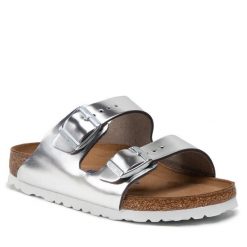 Klapki Birkenstock. Szare klapki damskie Birkenstock, bez wzorów, bez obcasa, bez zapięcia. Za 539.99 zł.
