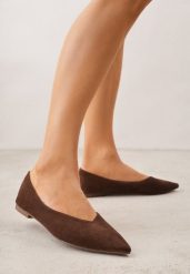 Brązowe Balerinki z Imitacji Zamszu ze Szpiczastym Noskiem Melikel. Brązowe balerinki damskie Renee, bez wzorów, z satyny, ze szpiczastym noskiem, bez obcasa, bez zapięcia. Za 89.99 zł.