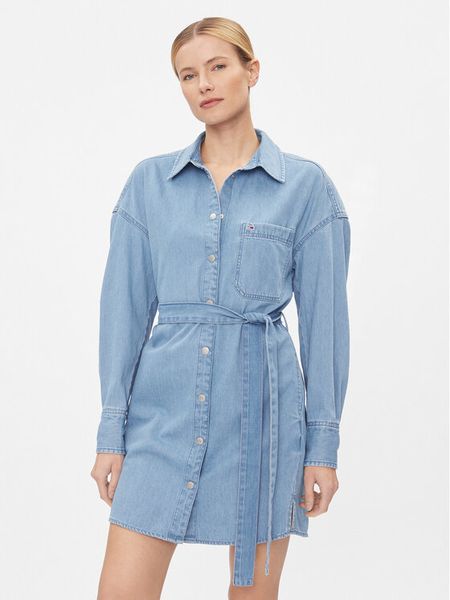 Tommy Jeans Sukienka jeansowa DW0DW17421 Niebieski Regular Fit. Niebieskie sukienki damskie Tommy Jeans, s, bez wzorów, z bawełny, bez kołnierzyka, bez ramiączek. Za 359.99 zł.