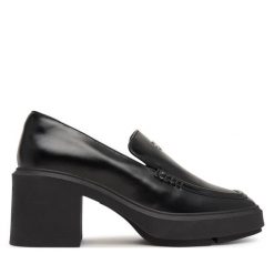 Półbuty Calvin Klein. Czarne półbuty damskie Calvin Klein, bez wzorów, bez obcasa, na obcasie, bez zapięcia. Za 699.99 zł.
