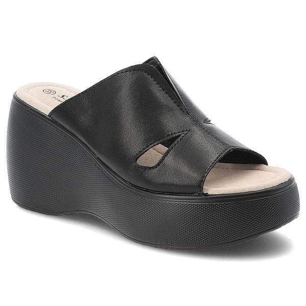 Czarne Klapki S.Barski Stylowe Obuwie Damskie Na Koturnie. Czarne klapki damskie S.BARSKI, bez wzorów, ze skóry, eleganckie, bez obcasa, na koturnie, bez zapięcia. Za 159.00 zł.