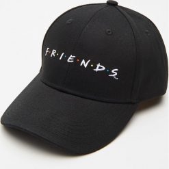 Czapka z daszkiem Friends - Czarny. Czarne czapki damskie House, bez wzorów. Za 35.99 zł.