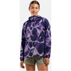 Kurtka damska Odlo ZEROWEIGHT PRINT Jacket. Fioletowe kurtki sportowe damskie ODLO, l, bez wzorów, z elastanu, bez ramiączek, bez kaptura, do biegania. Za 564.70 zł.
