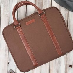 Torba męska na ramię lub do ręki wegańska do pracy na laptopa brązowa Paolo Peruzzi E-14-BR. Brązowe torby na laptopa damskie bez wzorów, z bawełny. Za 159.99 zł.