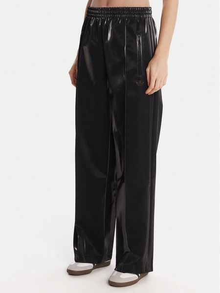 Adidas Spodnie dresowe adicolor Holiday JV7503 Czarny Loose Fit. Czarne spodnie dresowe damskie Adidas, bez wzorów, z dresówki. Za 399.99 zł.