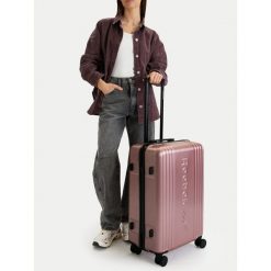 Walizka średnia Reebok. Czerwone walizki damskie Reebok, bez wzorów, średnie. Za 319.99 zł.