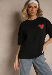 Czarny T-shirt z Bawełny Ozdobiony Sercem Ranira. Czarne t-shirty damskie Renee, z aplikacjami, z bawełny, bez kołnierzyka, bez ramiączek. Za 54.99 zł.