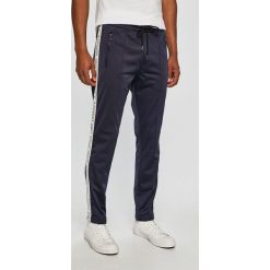 Versace Jeans - Spodnie. Niebieskie spodnie materiałowe męskie Versace Jeans, bez wzorów, z bawełny. W wyprzedaży za 479.90 zł.